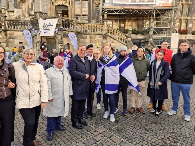 Gruppenfoto von Teilnehmern der Kundgebung